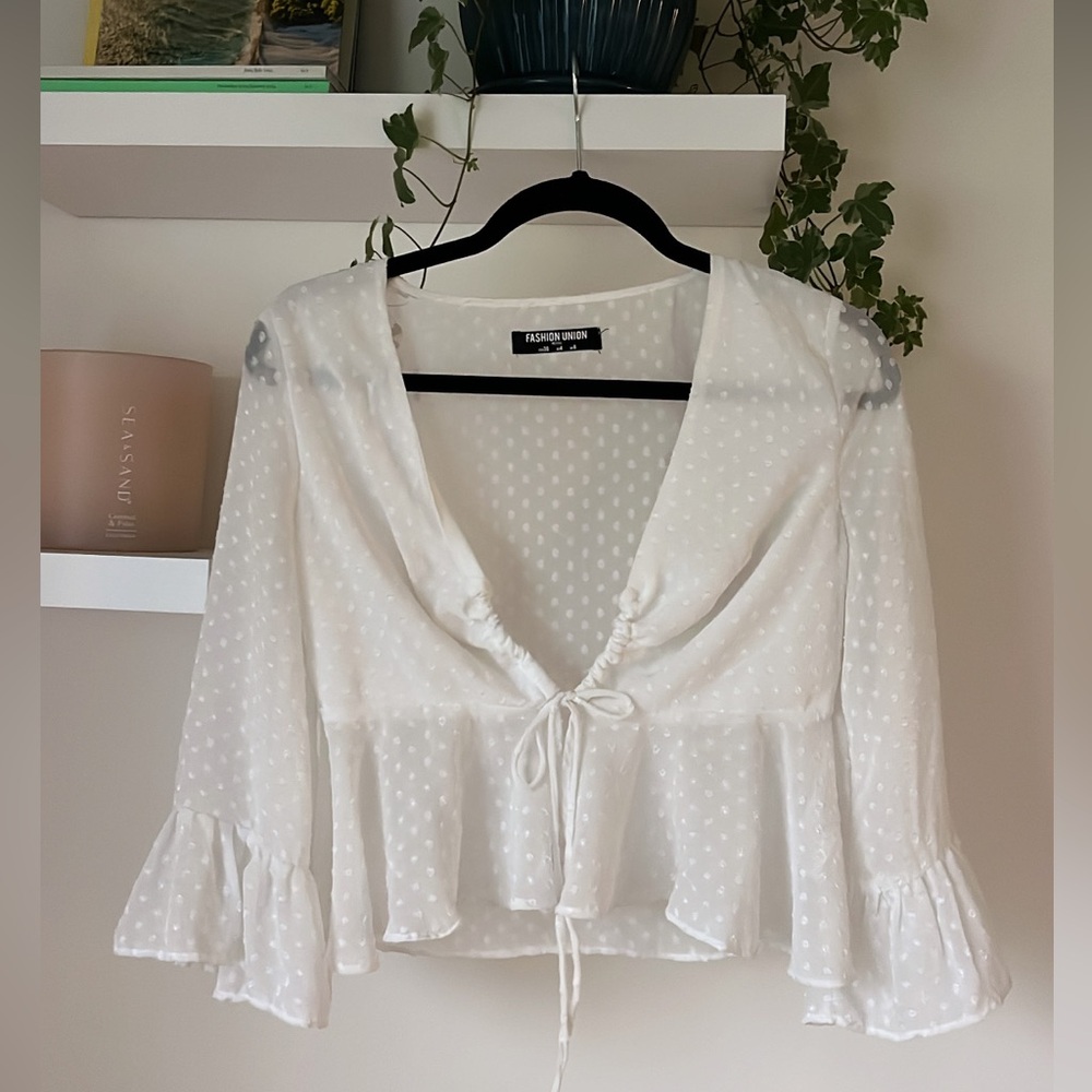 Semi Sheer Tie Front Flowy Top. Size 4